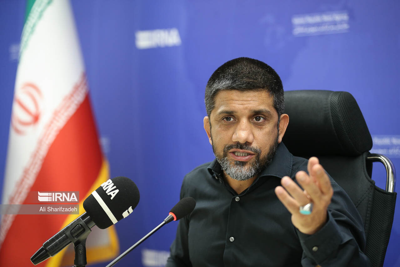 دبیر در جمع فرنگی‌کاران جوان: برای نام ایران روی تشک کم نگذارید