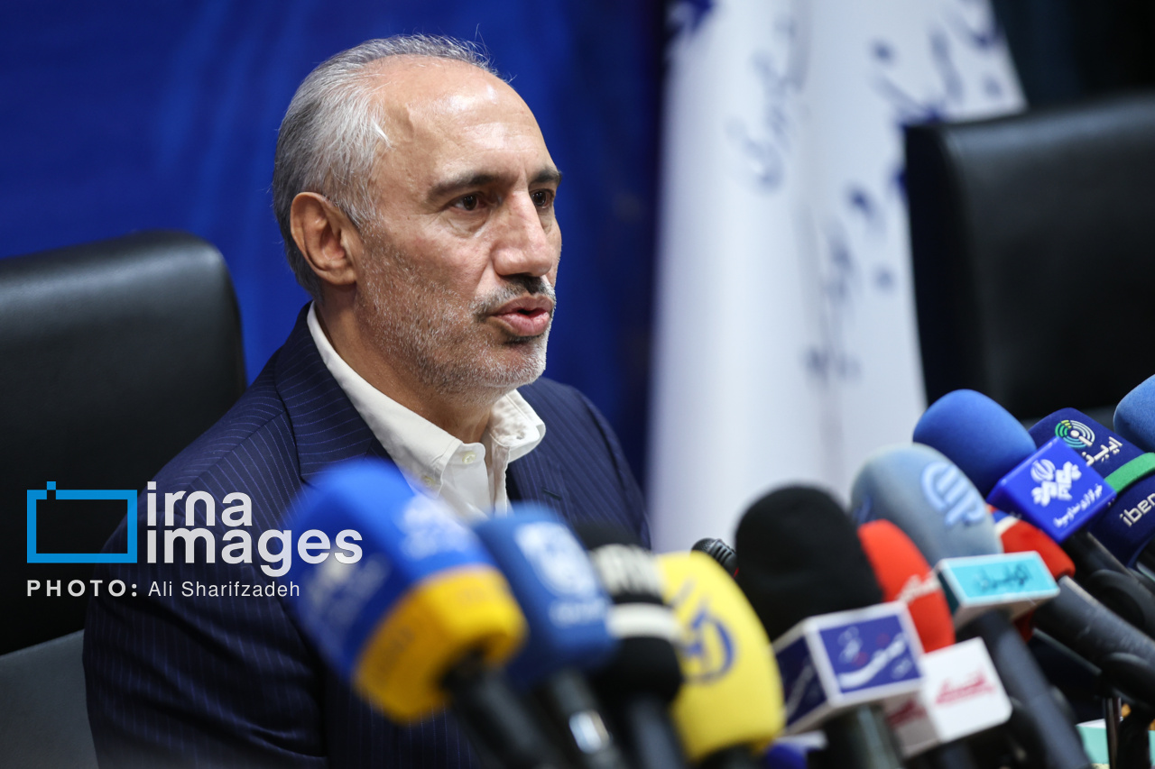 پورمحمدی: باید تمامی درآمدهای نفتی ابتدا به صندوق توسعه ملی واریز شود