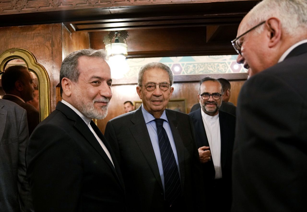 عراقچی با برخی شخصیت ها و نخبگان مصر دیدار و گفت و گو کرد