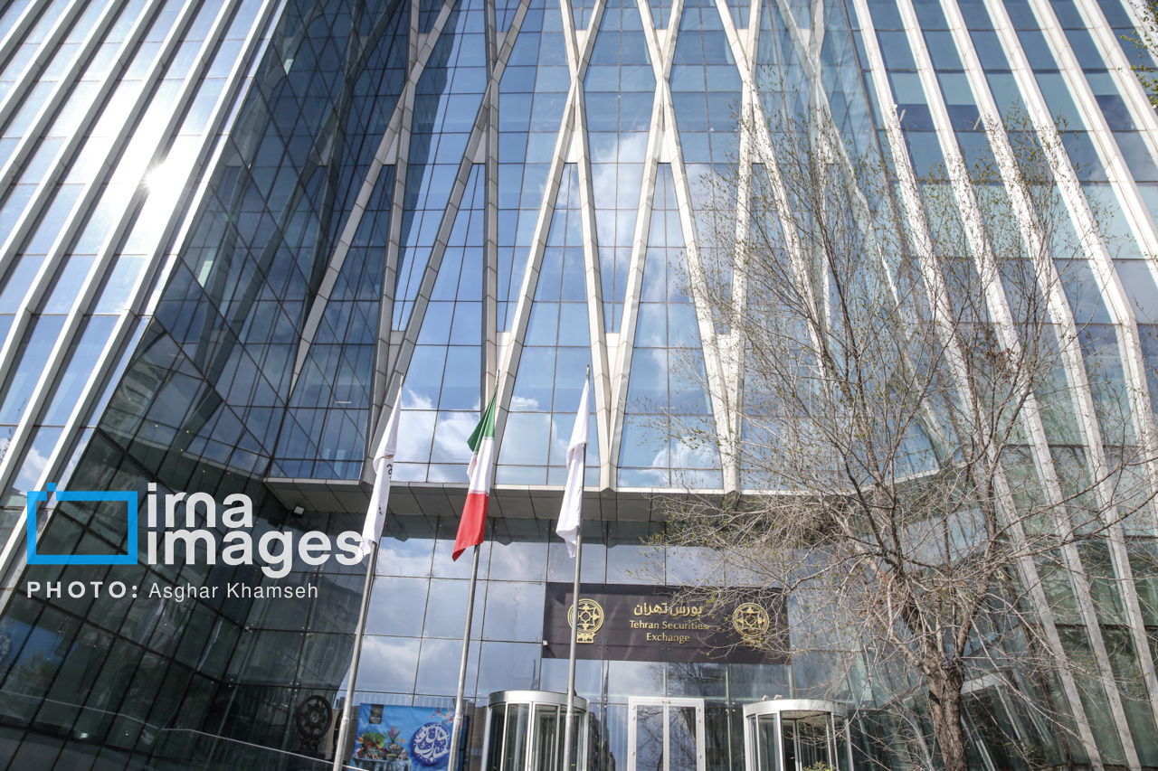 دلایل توقف و بازگشایی نمادهای معاملاتی «ایران‌خودرو و سایپا»