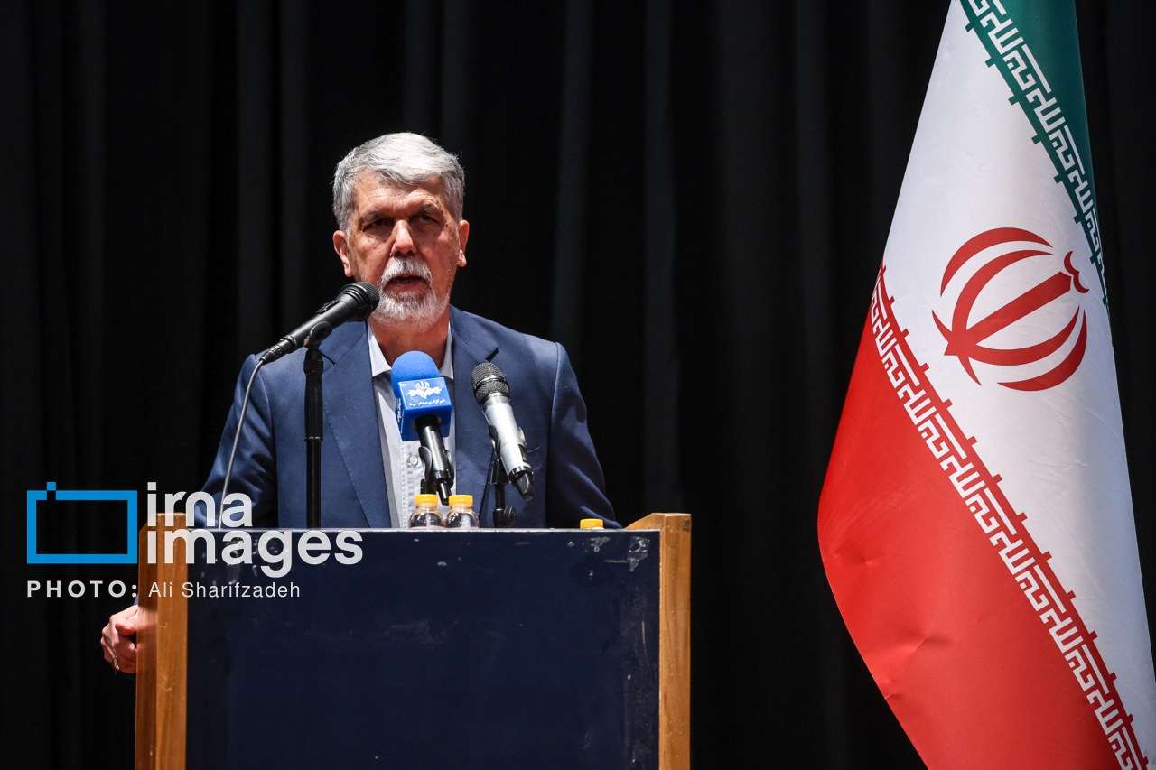 وزیر فرهنگ: معاصریت امام (ره) مانع از تولید آثار در شأن ایشان شد