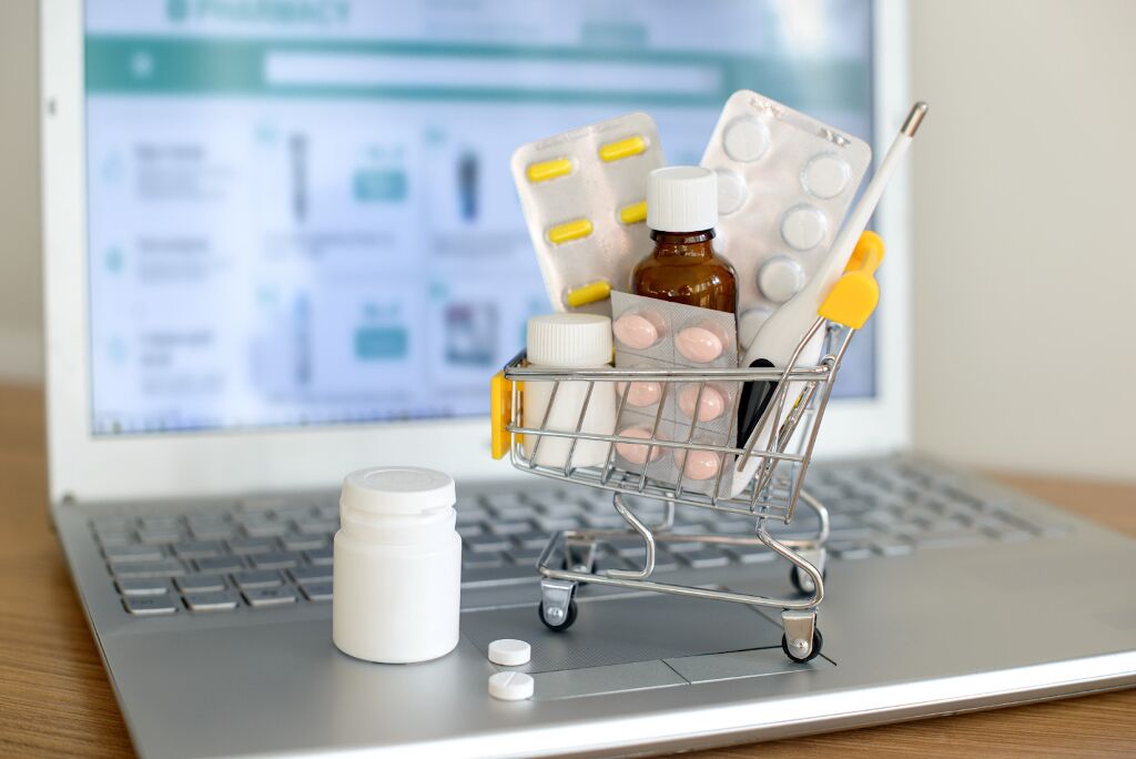 آغاز فعالیت آزمایشی طرح دارو رسان از نیمه خرداد/ ارائه نسخه‌ و مشاوره در بستر اینترنت