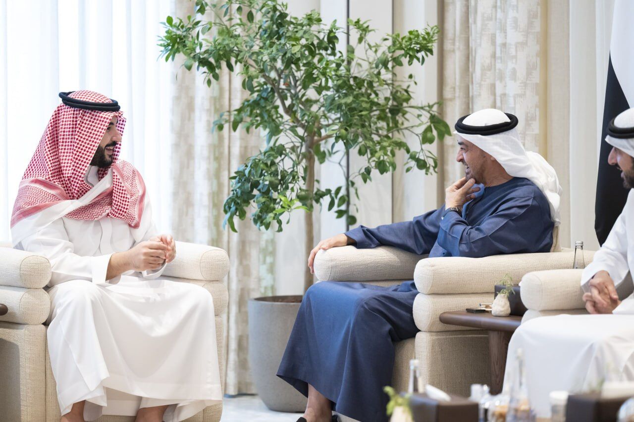 بررسی آخرین تحولات خاورمیانه در دیدار رئیس امارات و وزیر دفاع عربستان