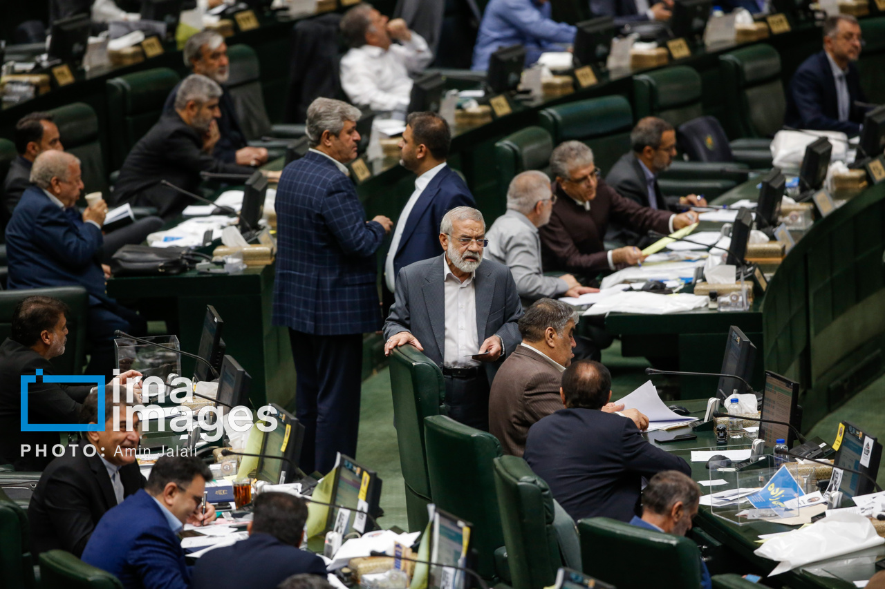 مجلس با اولویت بررسی طرح نظام قانون گذاری مخالفت کرد