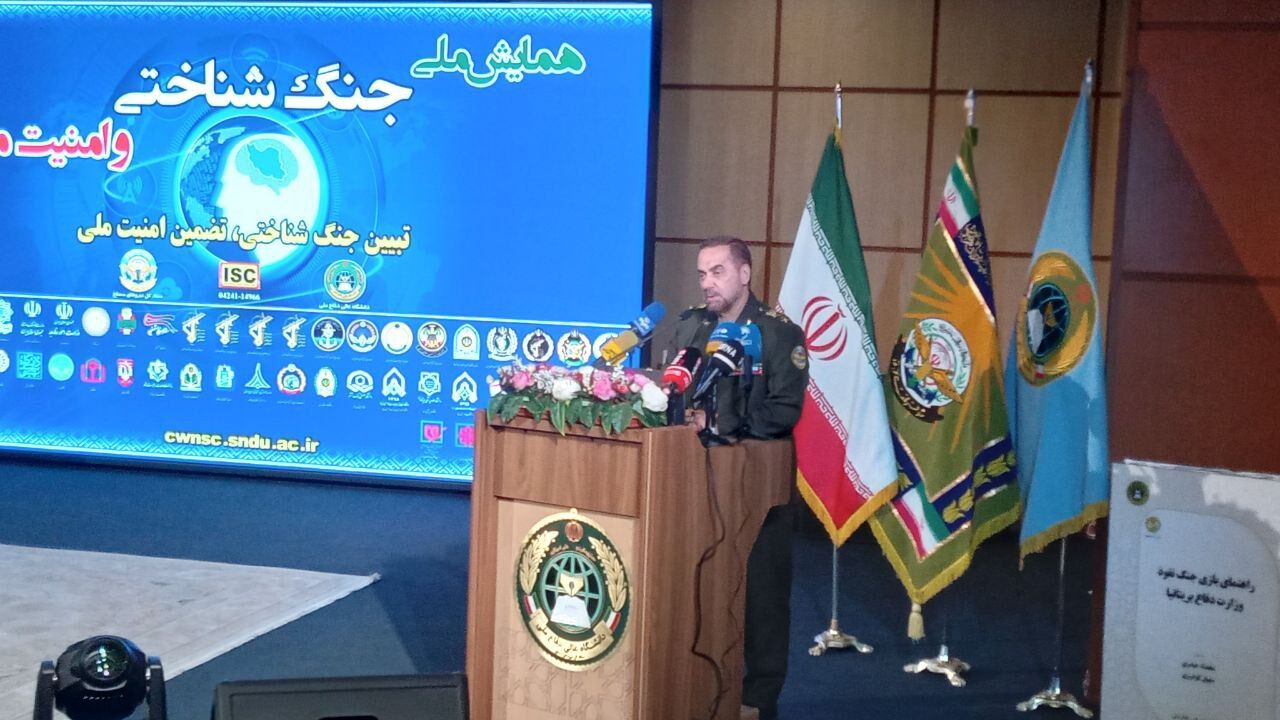 دشمن با ایجاد بحران هویت سعی در تسلط بر فضای جامعه دارد