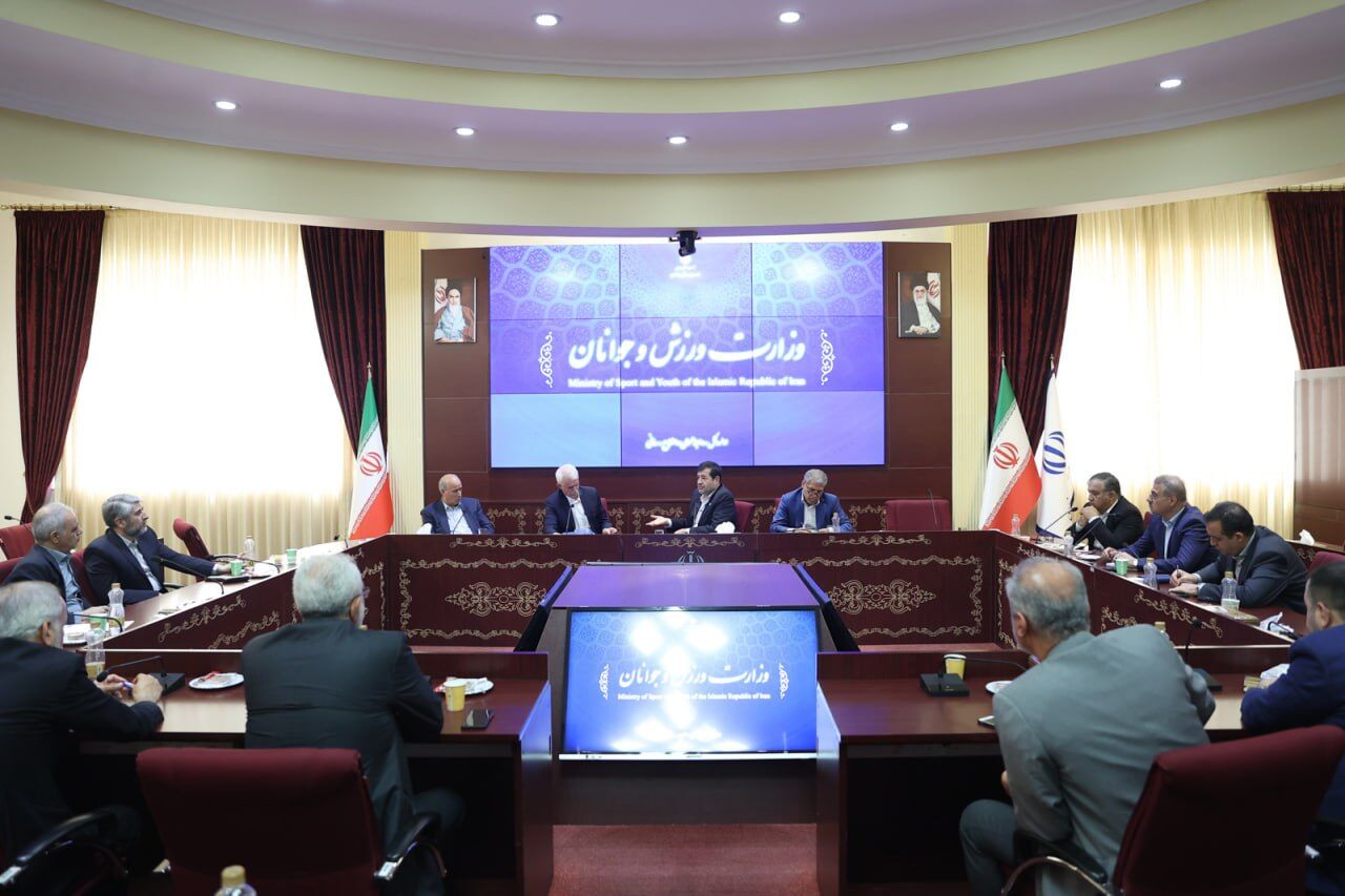 نشست وزیر ورزش با مدیران باشگاه‌ها برای مهار تورم قراردادها