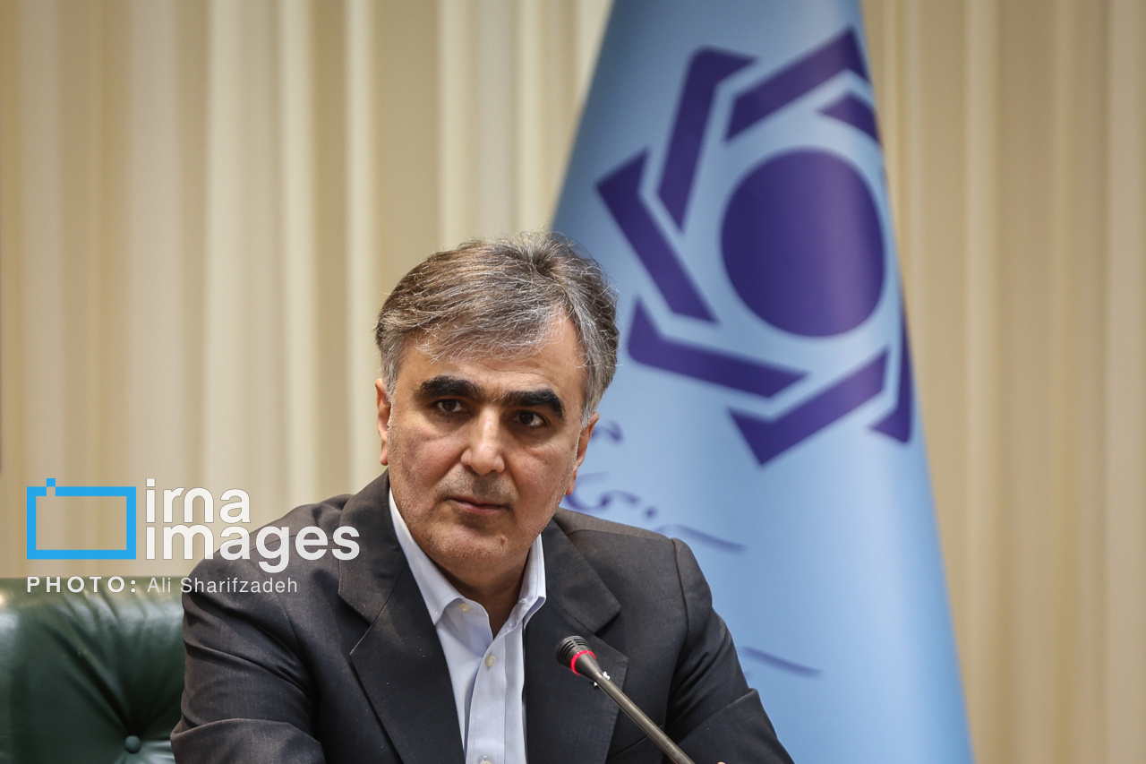 فرزین: بازار سلف ارزی به زودی راه اندازی می‌شود